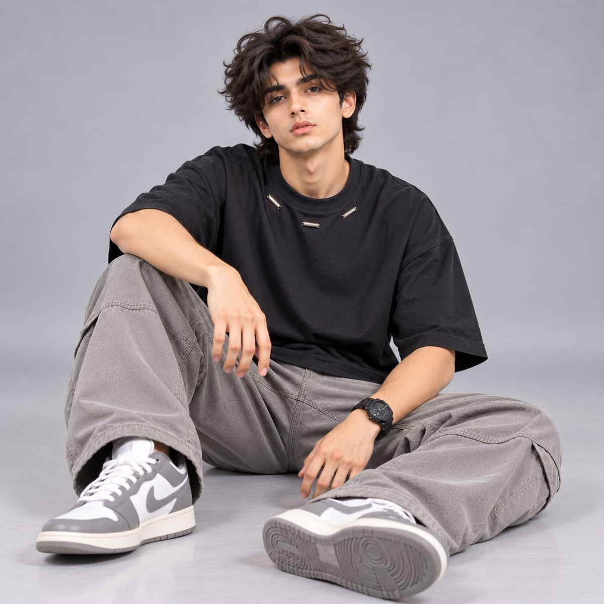 Round neck with metal touch