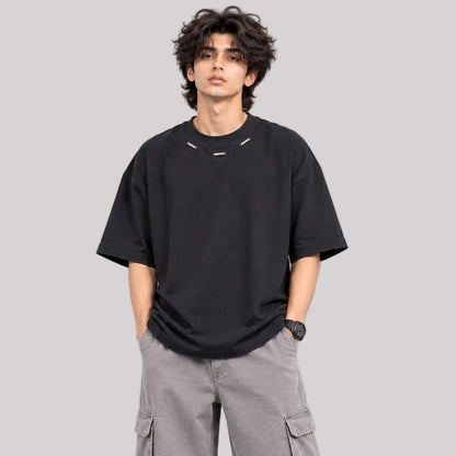 Round neck with metal touch