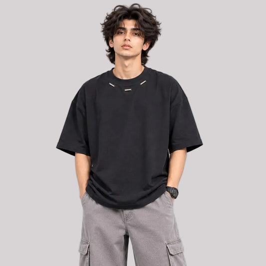 Round neck with metal touch